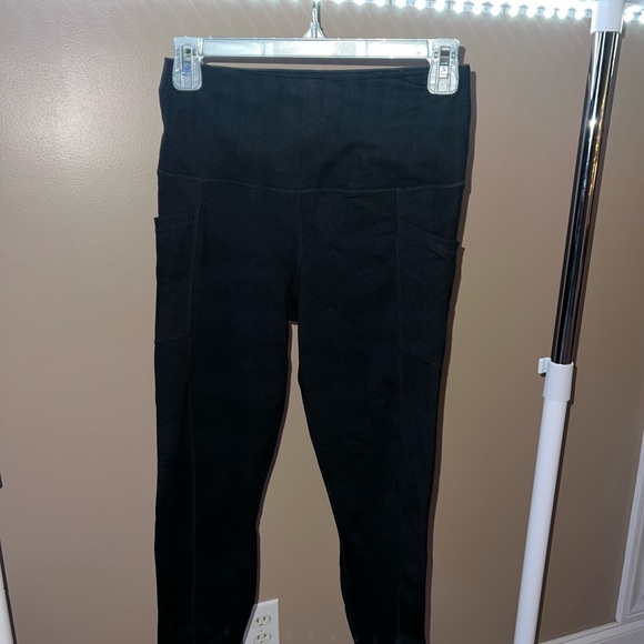 Yogalicious High
Waist Ultra Soft 7/8
Ankle Length
Leggings with Pockets - Picture 2 of 4